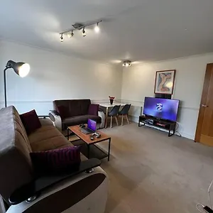 Apartment Stylish One Bedroom Flat Furnished, London