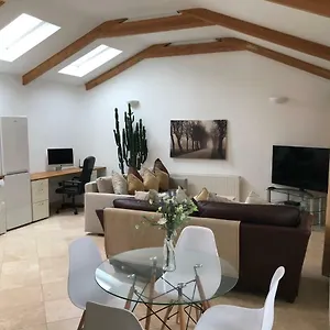 The Coach House Apartment Cardiff